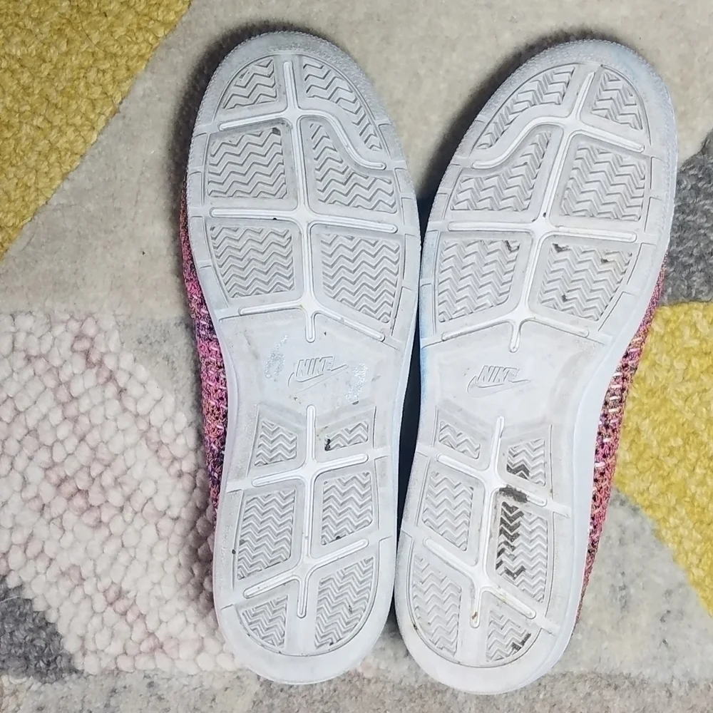 Nike Knit Tennis Shoes Sneakers 8